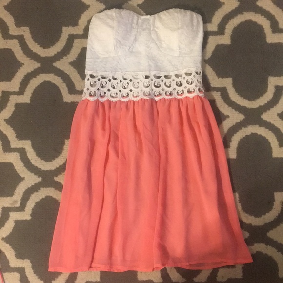 🎉SALE🎉 Lace Paneled Dress - Picture 2 of 3